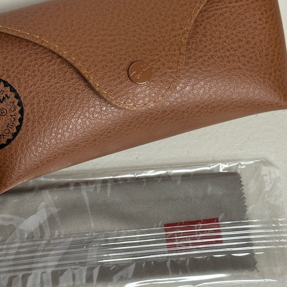 Ray-Ban sunglasses case - Picture 5 of 10